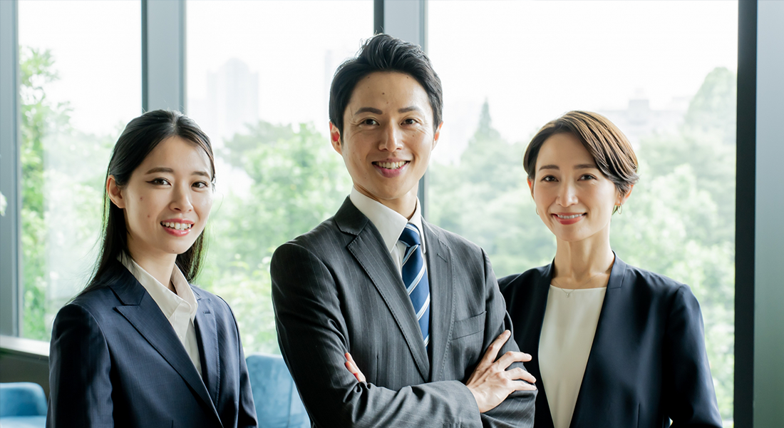 フリーランス・業務委託・派遣の定義と法的根拠を示す図